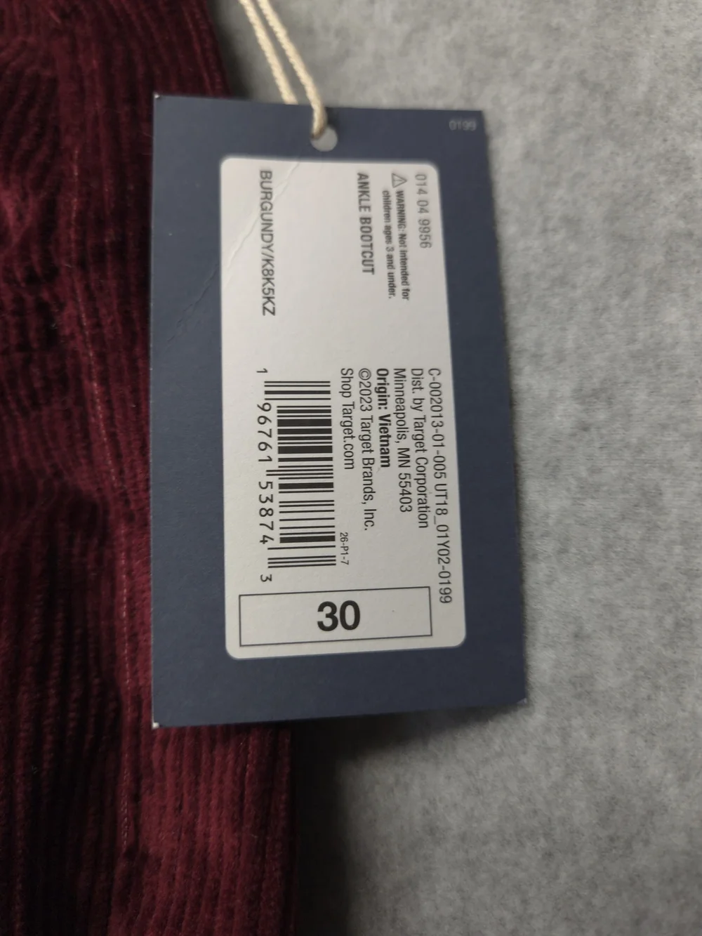 0371 Universal Thread Women's Burgundy Corduroy Capris